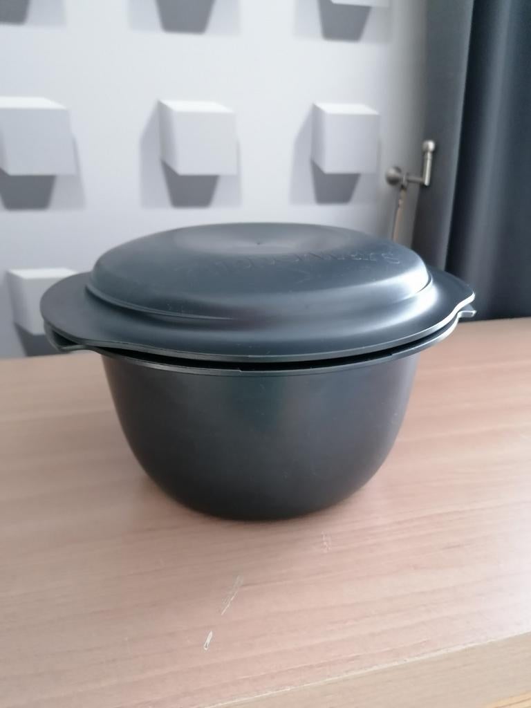 Tupperware UltraPro 2,5 L, rond, zwart. Microgolfpot., Ophalen of Verzenden, Gebruikt