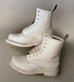 Witte Dr Martens maat 40, Kleding | Dames, Schoenen, Ophalen of Verzenden, Zo goed als nieuw