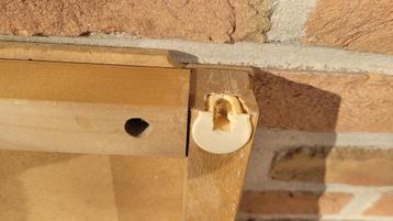 Om een houten box weg te geven beschikbaar voor biedingen