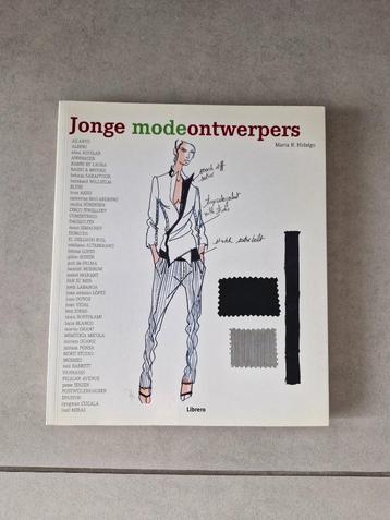 Jonge modeontwerpers - Marta R. Hidalgo beschikbaar voor biedingen