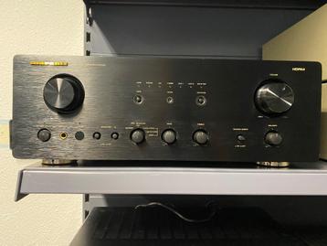 Marantz PM 7000 Inegrated Amplifier (100 W)