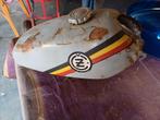 2 oude benzine tanks, Motos