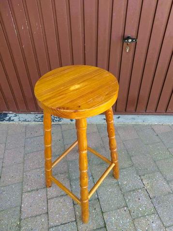Stijlvolle houten barkruk – 69 cm hoog met voetsteun en gedr beschikbaar voor biedingen