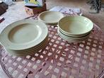 13 pièces de vaisselle, Maison & Meubles, Enlèvement, Utilisé, Assiettes(s)