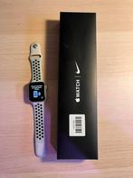 Apple watch Nike 44m SE, Handtassen en Accessoires, Gebruikt, Verzenden, Wit, IOS