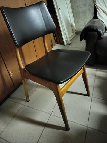 set van zes vintage stoelen beschikbaar voor biedingen