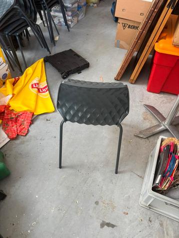 Stoelen beschikbaar voor biedingen