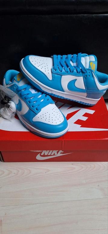 Nike dunk blauw wit beschikbaar voor biedingen