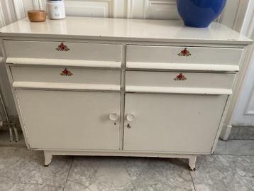 Vintage dressoir/dressoir beschikbaar voor biedingen