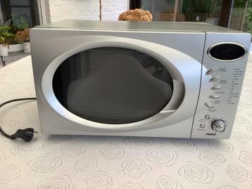 Microgolfoven met combi grill beschikbaar voor biedingen