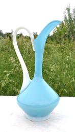 vase cruche decoratif en opaline bicolore bleu blanc, Antiquités & Art, Enlèvement ou Envoi
