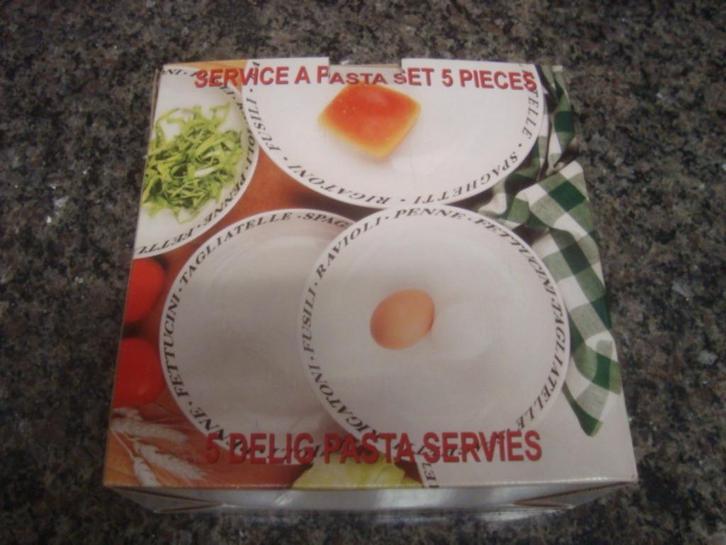 Service de pâtes, set 5 pcs. + 7 grandes assiettes beiges, Maison & Meubles, Cuisine | Vaisselle, Neuf, Assiettes(s), Envoi