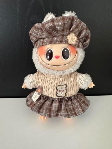 Labubu outfit – baret, trui en rokje, Enlèvement ou Envoi, Neuf
