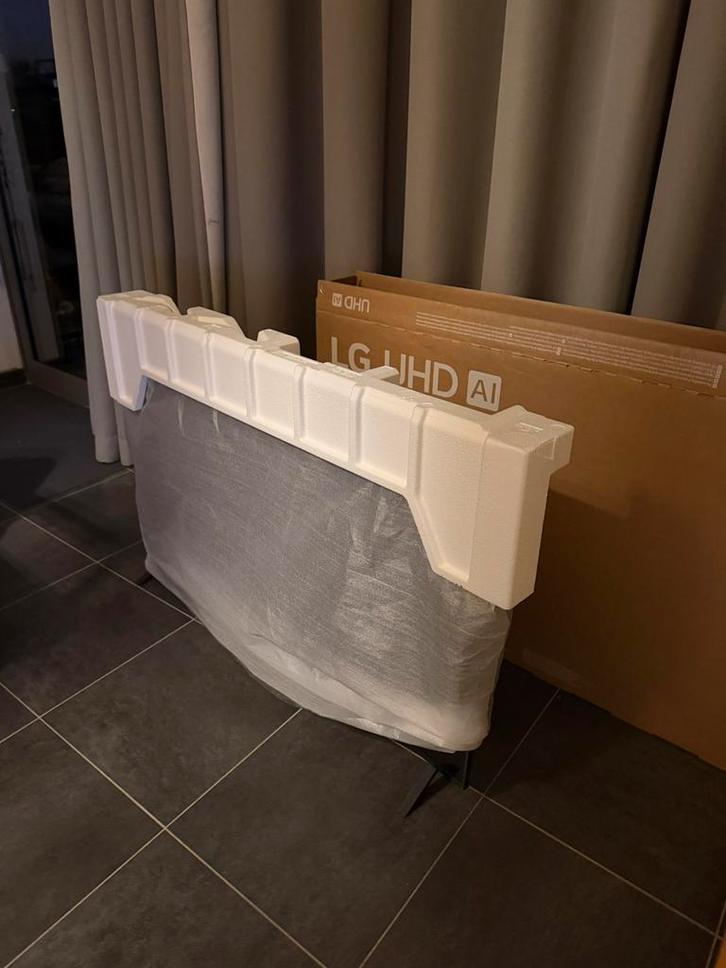 LG UHD Smart TV | AI (55 inch), Doe-het-zelf en Bouw, Plinten en Afwerking, Zo goed als nieuw, Ophalen of Verzenden