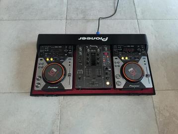 2 x Pioneer Cdj 400 + Djm 400 + Flightcase En parfait état n disponible aux enchères