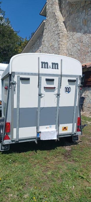 Geremde aanhangwagen beschikbaar voor biedingen