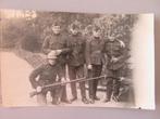 foto soldaten groepsfoto WO1 geweer bajonet helm, Verzamelen, Verzenden, Overige soorten, Foto of Poster