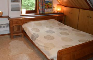 eiken bed beschikbaar voor biedingen