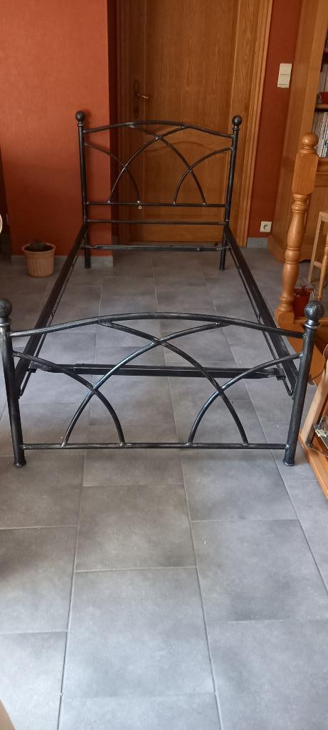 LIT FER FORGE  + SOMMIER, Huis en Inrichting, Slaapkamer | Bedden, 200 cm, Ophalen