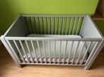 Baby - kinderbed, Kinderen en Baby's, Kinderkamer | Bedden, Ophalen, Zo goed als nieuw, Minder dan 140 cm, Matras