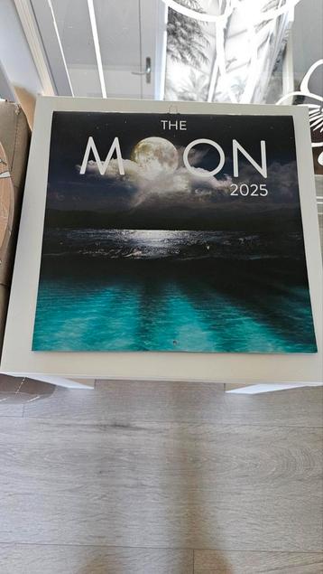 Calendrier 2025 LUNE  beschikbaar voor biedingen