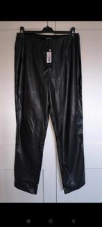 Nieuwe lederlook broek 46, Kleding | Dames, Broeken en Pantalons, Ophalen of Verzenden, Zo goed als nieuw