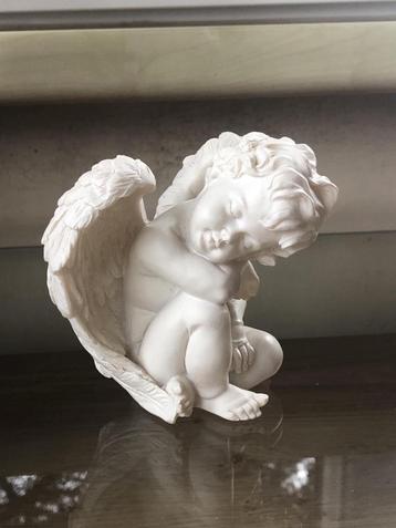 Petite posture ange  beschikbaar voor biedingen