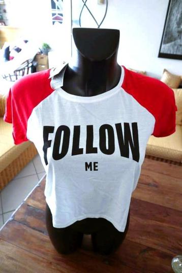 T-shirt (wit, rood & zwart) met de slogan: ‘follow me’