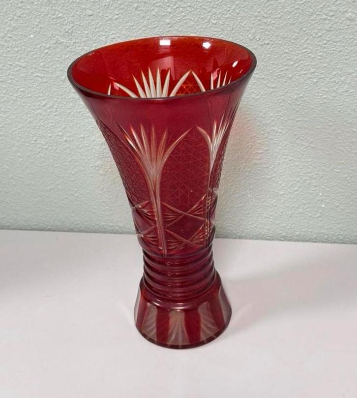 Handgeslepen kristal antieke vaas Boheemse stijl robijnrood, Antiek en Kunst, Antiek | Vazen, Ophalen of Verzenden