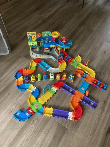 Toet Toet Auto's garage + autobaan + 8 auto's beschikbaar voor biedingen