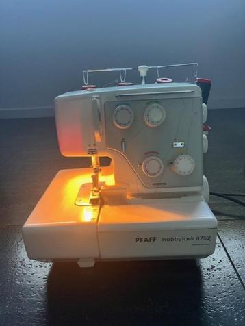 Machine à surjeteuse, Enlèvement, Utilisé, Surjeteuse, Pfaff