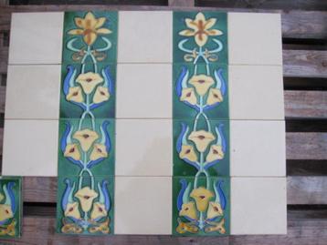15 rijen van 4 kleurrijke wandtegels in relief (van 15x60cm) beschikbaar voor biedingen