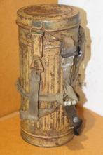 WW2 doos voor Duits gasmasker gecamoufleerd., Verzamelen, Verzenden, Landmacht, Kleding of Schoenen