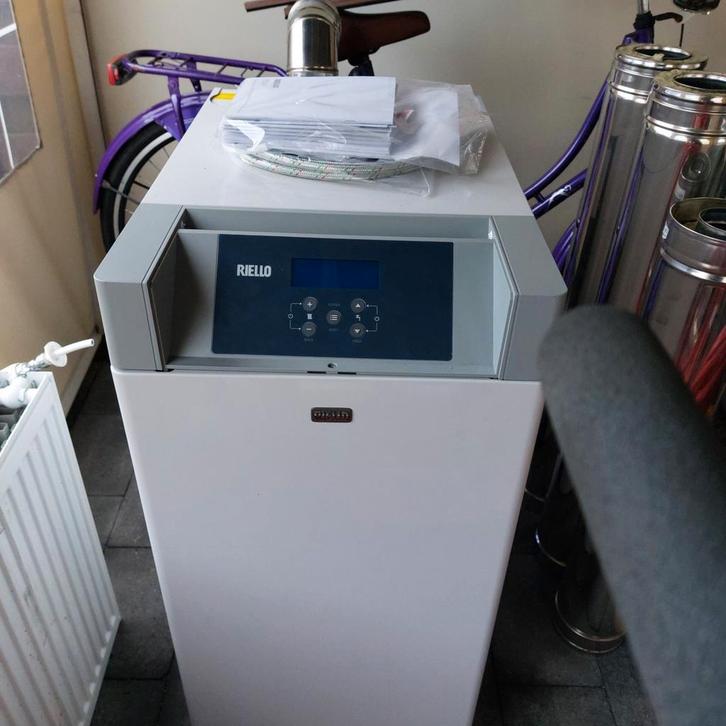 Mazoutbrander riello, Doe-het-zelf en Bouw, Verwarming en Radiatoren, Ophalen