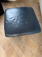 Lederen poef. Blauw 74 op 74 en 40 cm H, Ophalen, Zo goed als nieuw