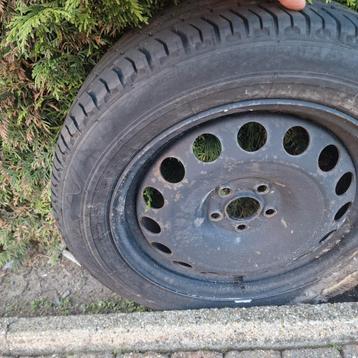 4 autobanden in zeer goede staat en goede profiel band. beschikbaar voor biedingen