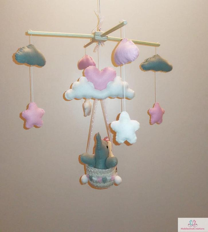 Handgemaakte babymobiel „Olifant en hartjes in de wolken”, Kinderen en Baby's, Kinderkamer | Inrichting en Decoratie, Nieuw, Wanddecoratie