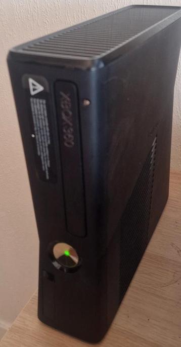 Xbox 360 slim + kinect + games. beschikbaar voor biedingen