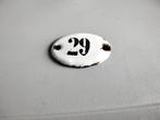 Ancienne petite plaque émaillée de meuble - Nr 29., Antiquités & Art, Enlèvement ou Envoi