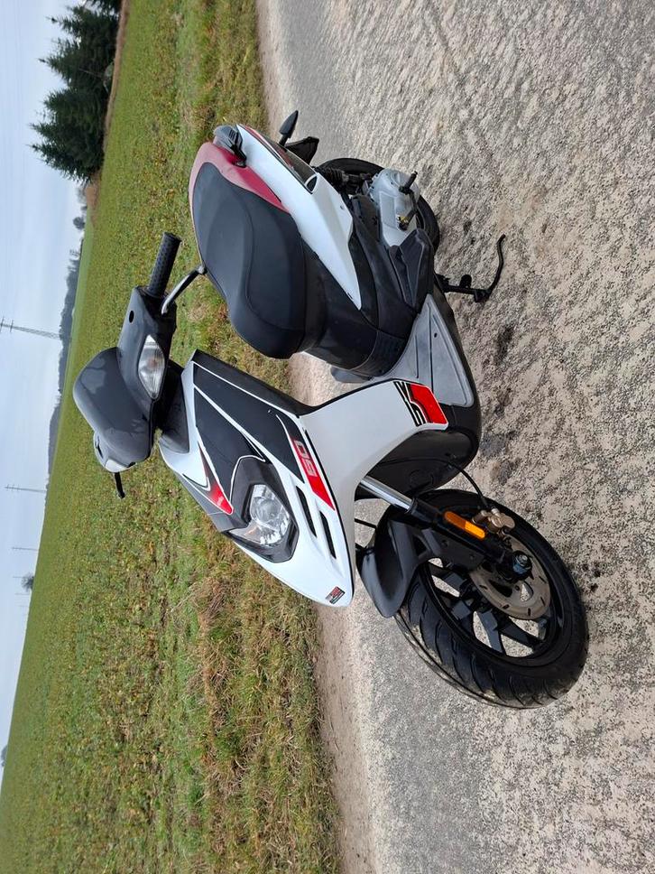 Aprilia sr50 motard, Vélos & Vélomoteurs, Scooters | Aprilia, Utilisé, SR 50, Classe B (45 km/h), Essence