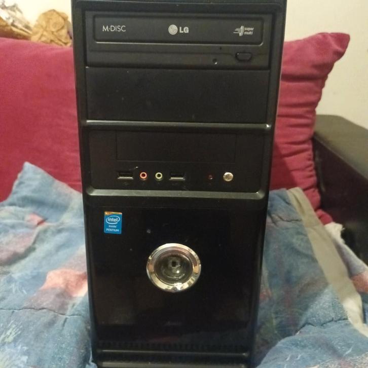 pc de bureaux, Informatique & Logiciels, Ordinateurs de bureau, Utilisé, 2 à 3 Ghz, HDD, 4 GB, Avec moniteur, Enlèvement