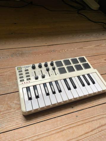 Garagekey Groove MIDI keyboard beschikbaar voor biedingen