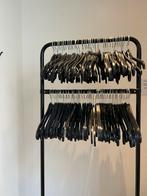 50 Kunststof kledinghangers Zwart, Ophalen of Verzenden, Zo goed als nieuw, Kunststof