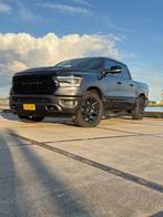 Dodge ram 1500 V8 Laramie Night Edition 2024, Auto's, Automaat, USB, Vierwielaandrijving, SUV of Terreinwagen