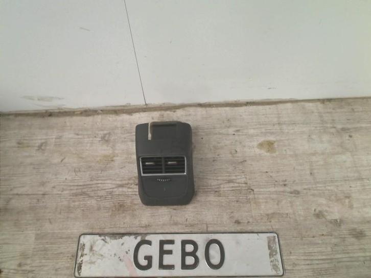 LUCHTROOSTER Audi A3 Sportback (8VA / 8VF) (01-2012/10-2020), Auto-onderdelen, Overige Auto-onderdelen, Audi, Gebruikt