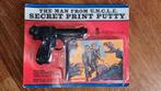 The Man From U.N.C.L.E. Secret Print Putty, Enlèvement