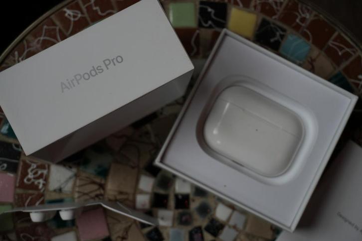 Airpods pro (2e generatie), Telecommunicatie, Mobiele telefoons | Oordopjes, Gebruikt, In gehoorgang (in-ear), Bluetooth, Ophalen of Verzenden
