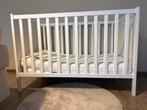 Babybed met matras zo goed als nieuw, Kinderen en Baby's, Babywiegjes en Ledikanten, Ophalen, Zo goed als nieuw
