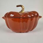 Staub Pompoen Cocotte kaneel 24cm, Ophalen, Gietijzer, Nieuw, Keramische plaat
