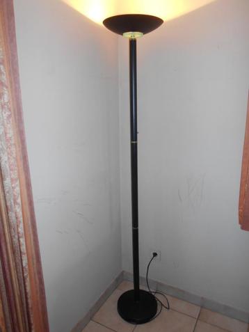 sfeervolle zwarte staanlamp met dimmer beschikbaar voor biedingen